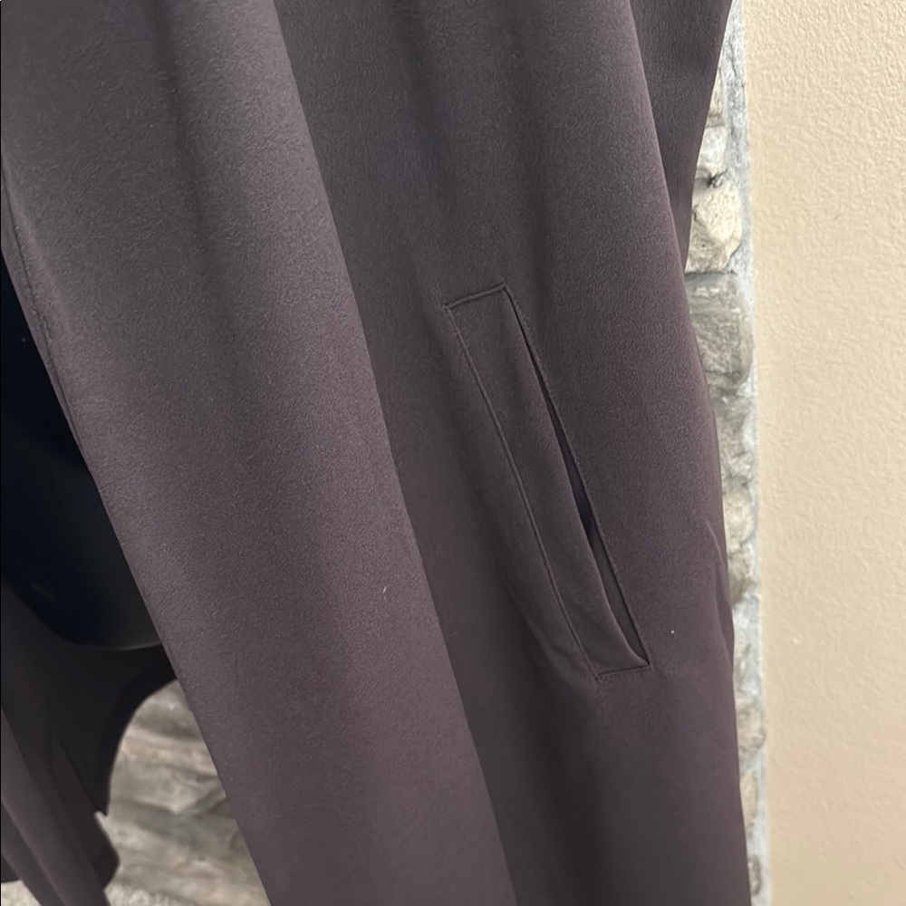 Elegant Brown Sleeveless Jacket - Picture 3 of 6